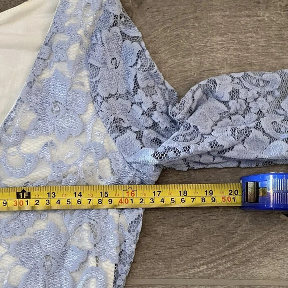 Badgley Mischka Belle Alexandra Lace Dress Size 8 Bodycon Blue White - Picture 9 of 10